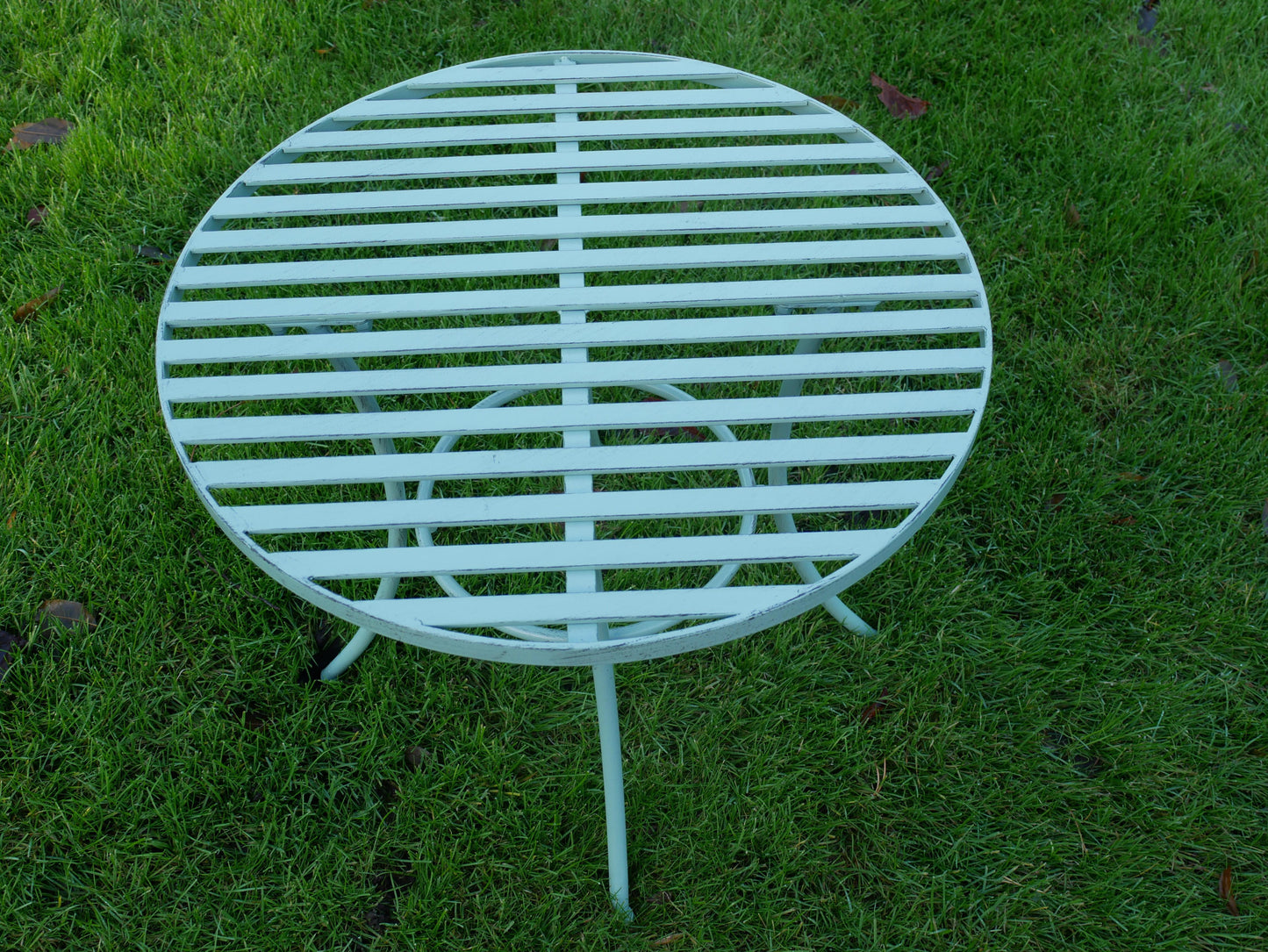 Outdoor Pistachio Side Table