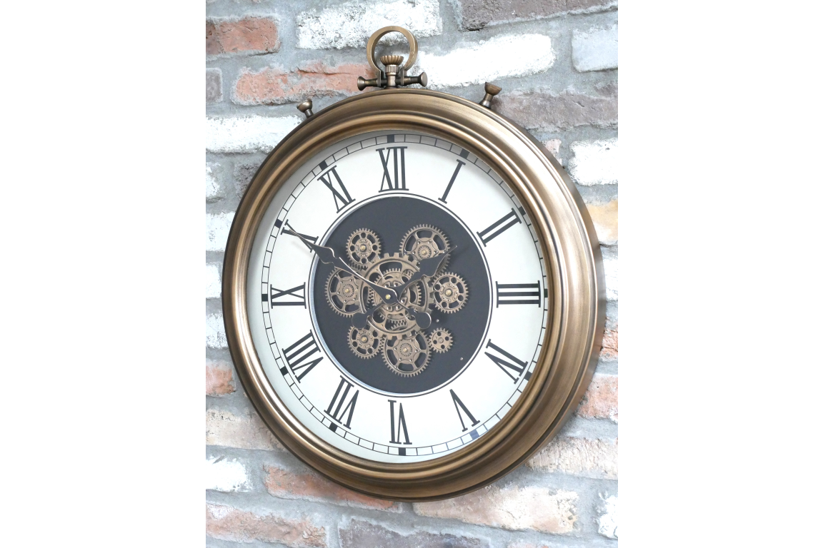 Clock with moving cog parts