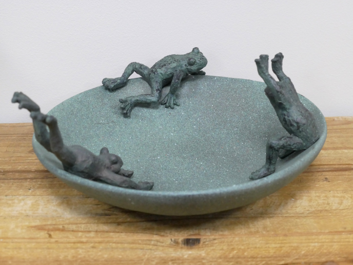 Frog Dish / Garden Bird Feeder