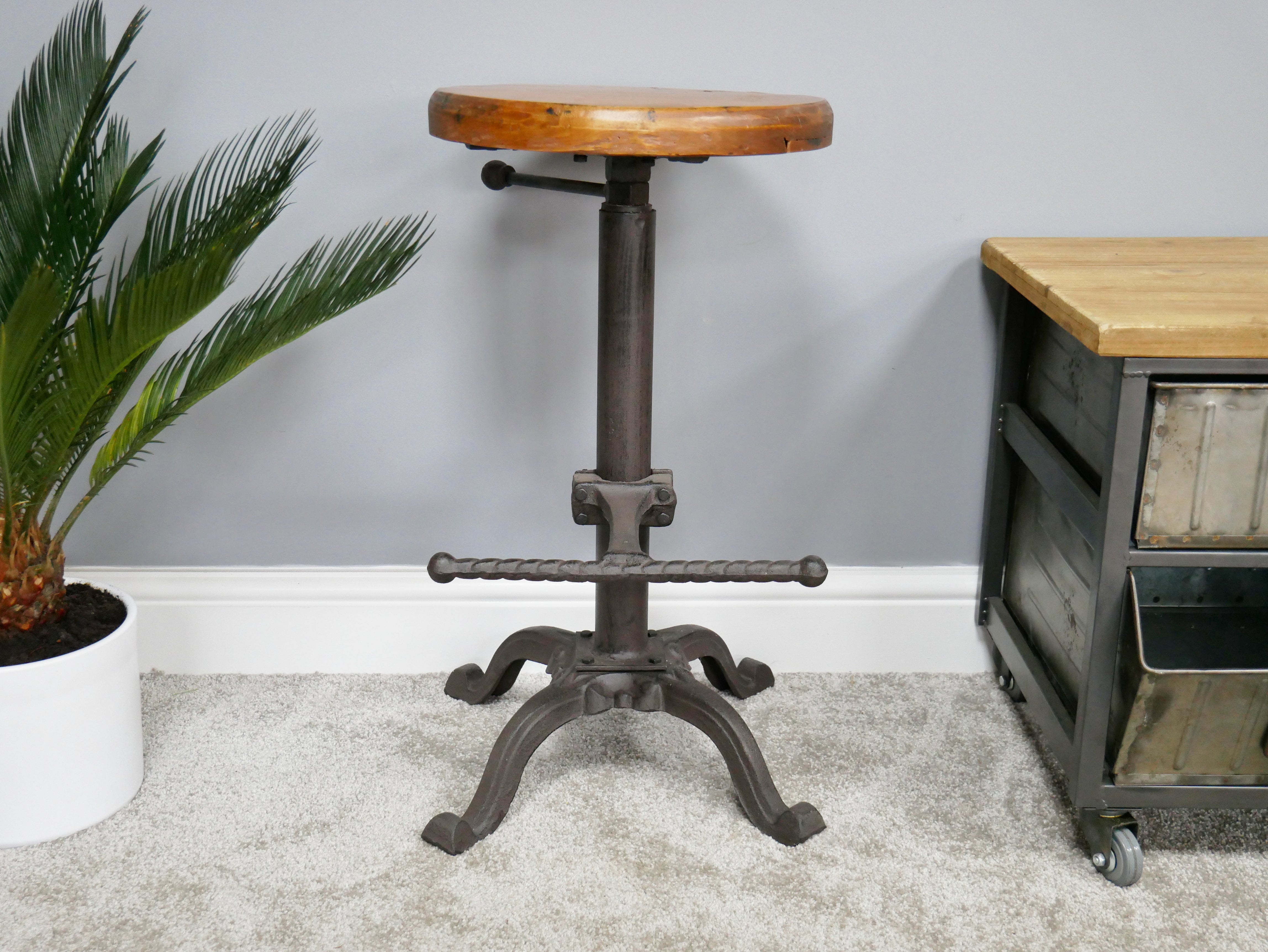 Metal stool discount with wood top